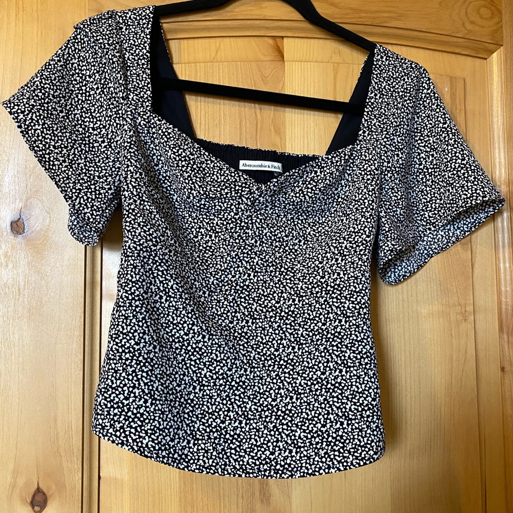 NWOT Abercrombie super flattering blouse